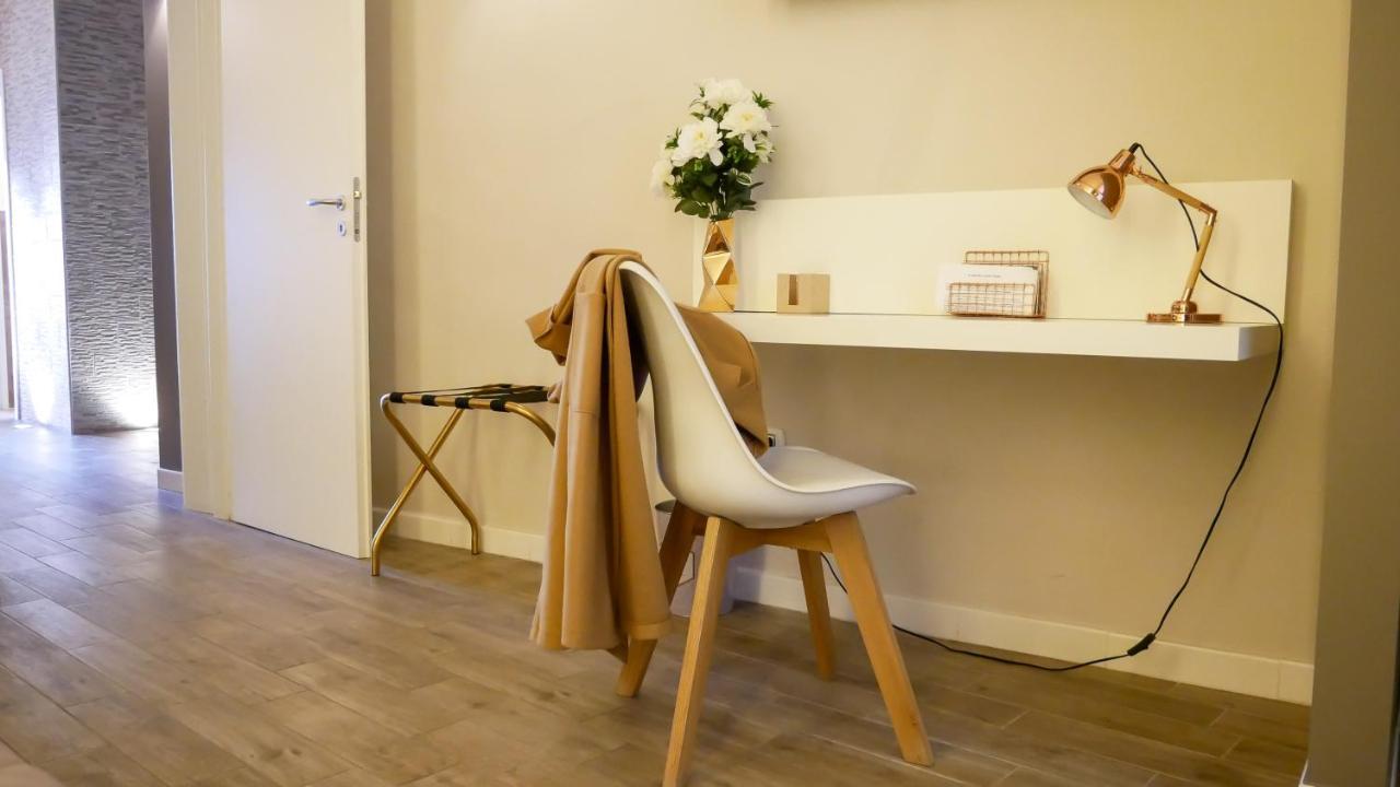 La Banchina Holiday Rooms Trani Exterior photo