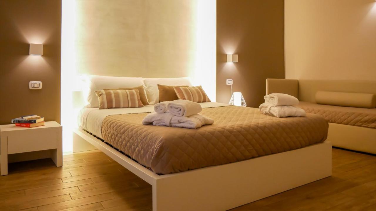 La Banchina Holiday Rooms Trani Exterior photo