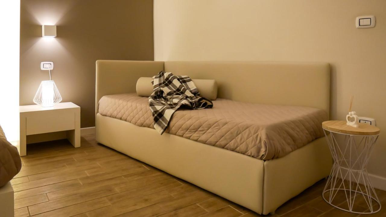 La Banchina Holiday Rooms Trani Exterior photo