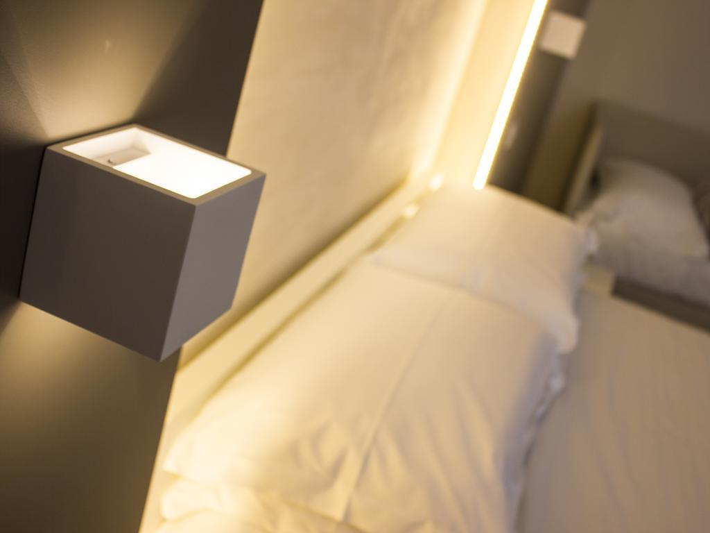 La Banchina Holiday Rooms Trani Exterior photo