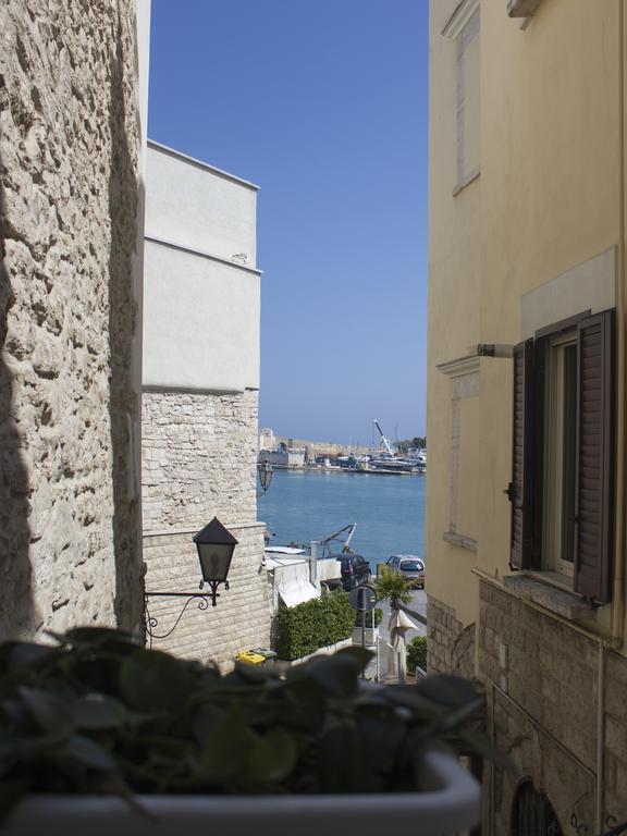 La Banchina Holiday Rooms Trani Exterior photo