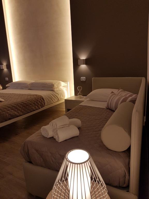 La Banchina Holiday Rooms Trani Exterior photo