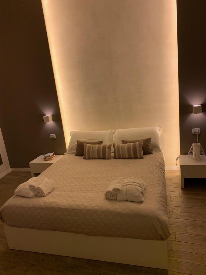 La Banchina Holiday Rooms Trani Exterior photo