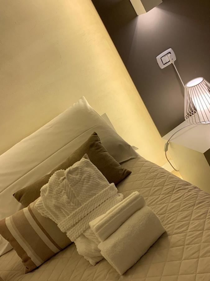 La Banchina Holiday Rooms Trani Exterior photo