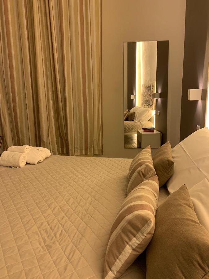 La Banchina Holiday Rooms Trani Exterior photo